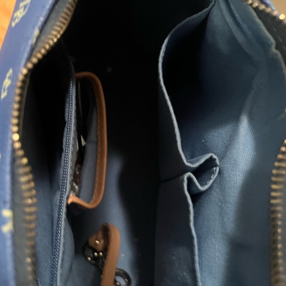 Dooney & Bourke bucket bag, good use condition, blue with zip top - Picture 5 of 5
